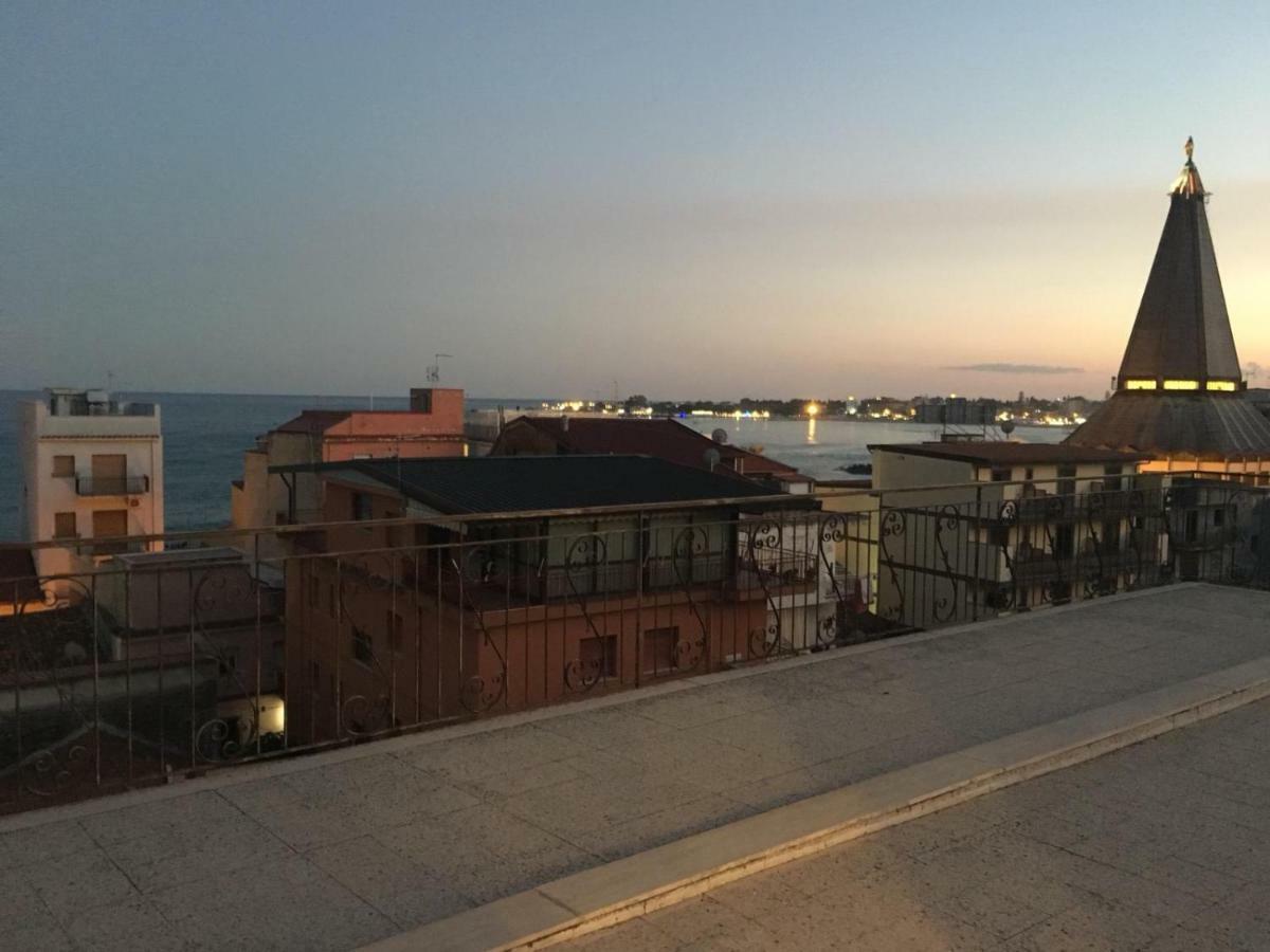 Ad Un Passo Dal Mare Daire Giardini Naxos Dış mekan fotoğraf